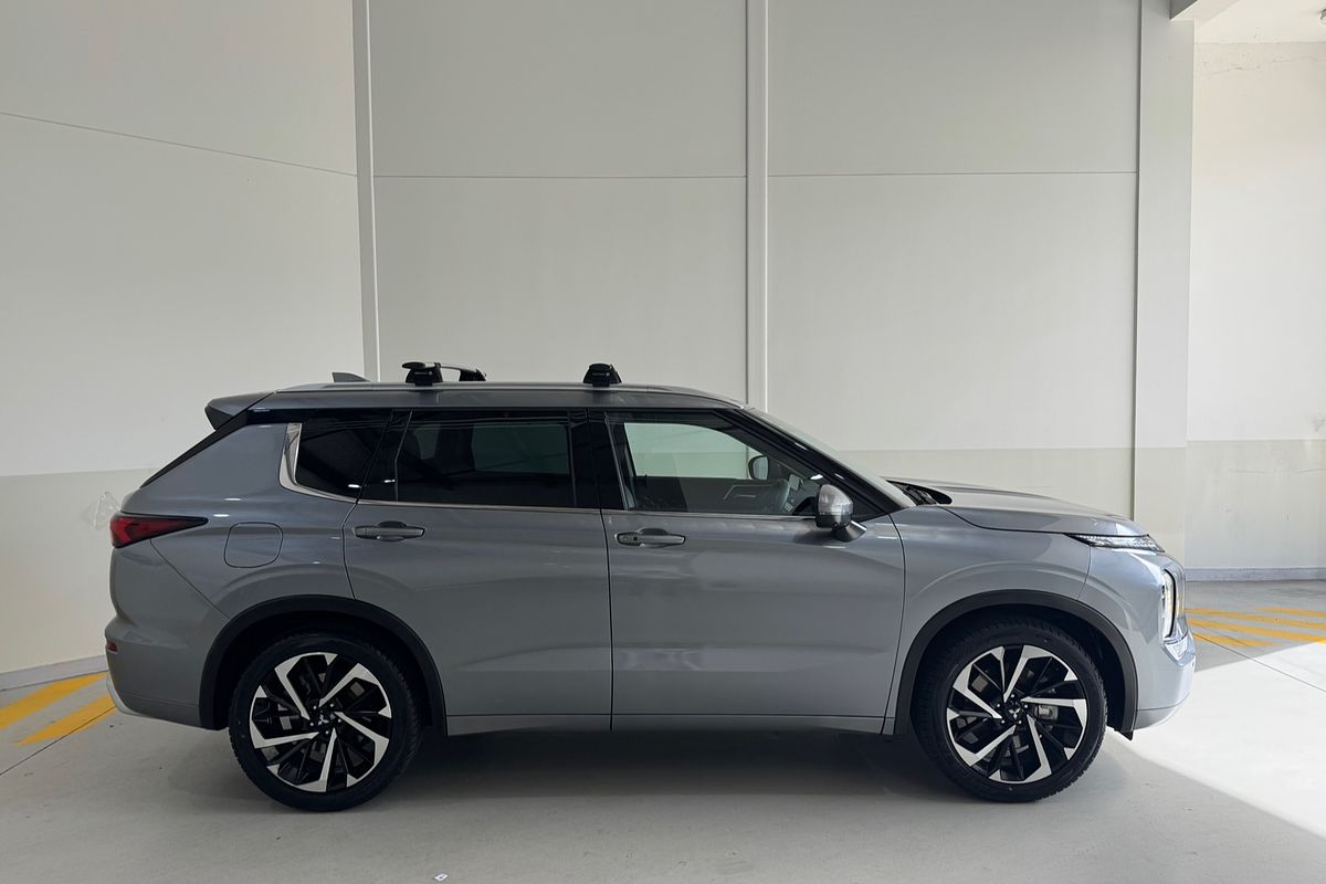 2023 Mitsubishi Outlander Exceed ZM