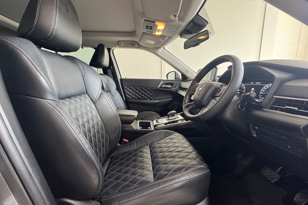 2023 Mitsubishi Outlander Exceed ZM