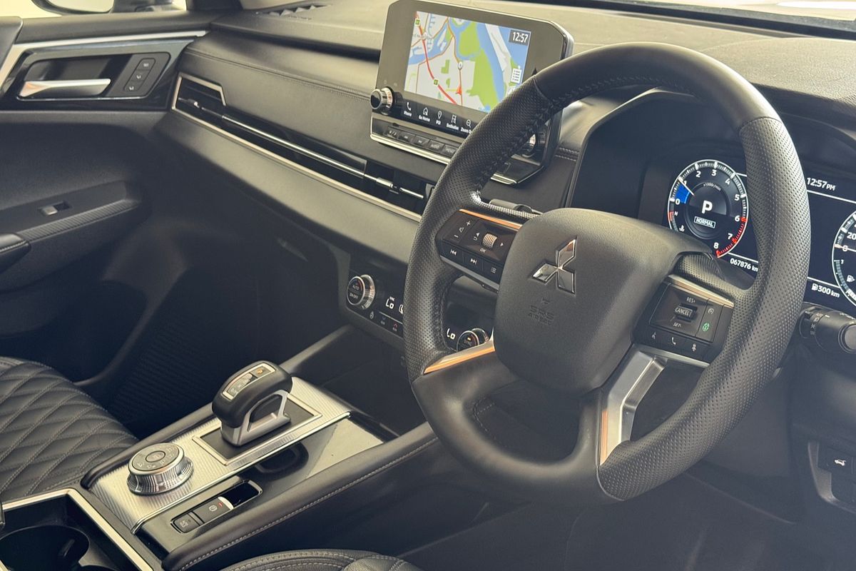 2023 Mitsubishi Outlander Exceed ZM