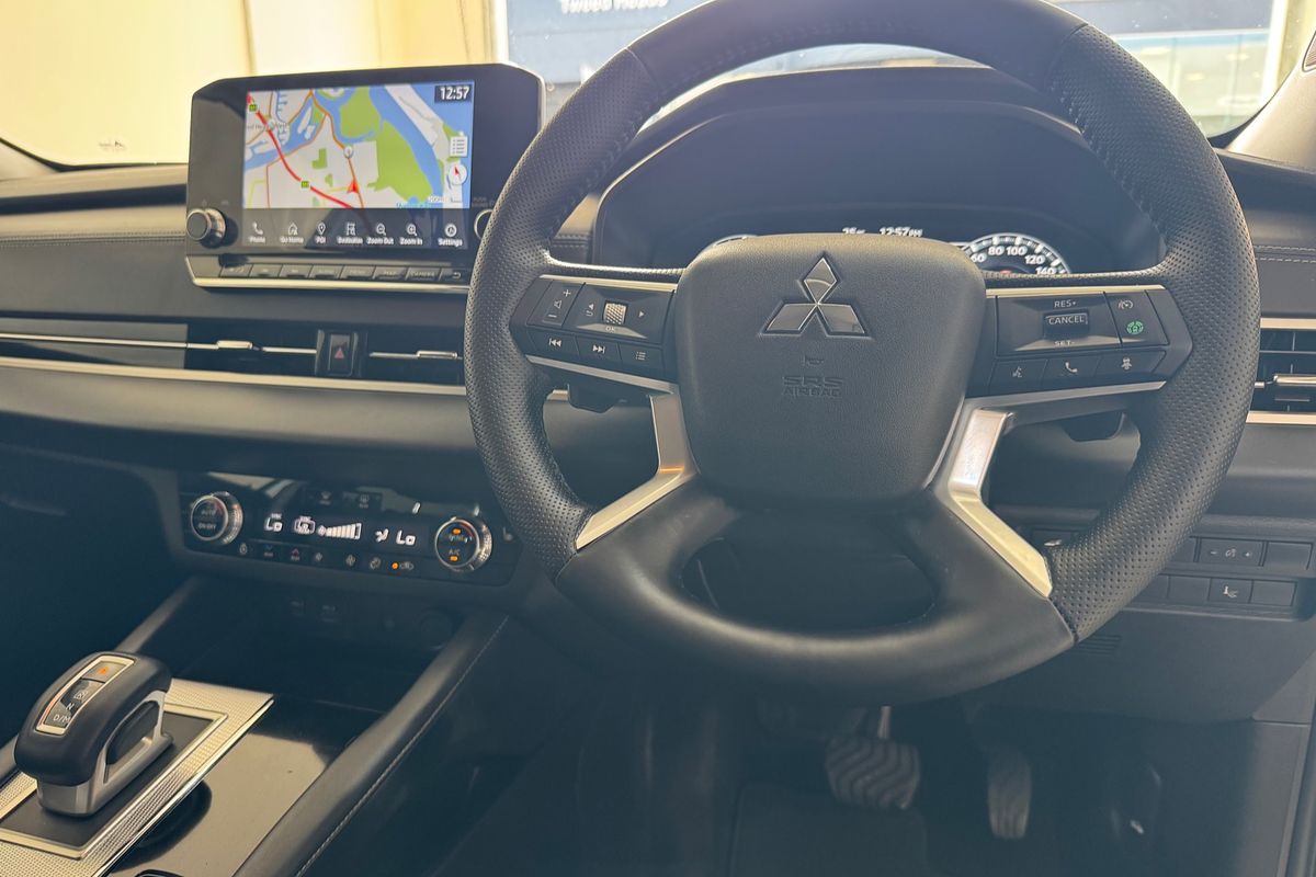 2023 Mitsubishi Outlander Exceed ZM