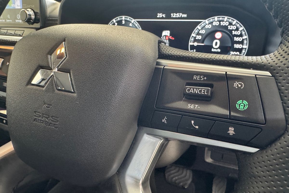 2023 Mitsubishi Outlander Exceed ZM