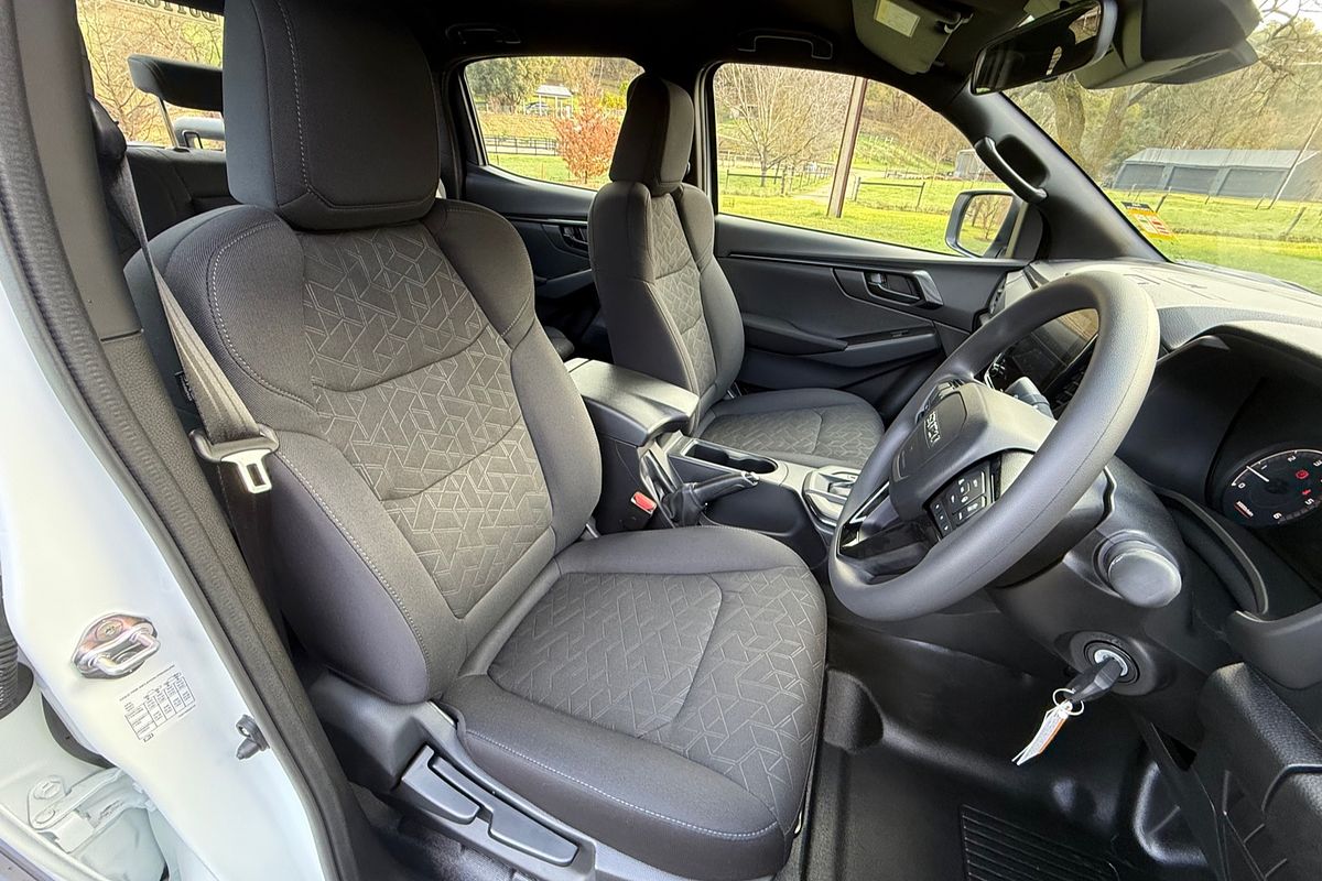 2025 Isuzu D-MAX X-RIDER 4X4