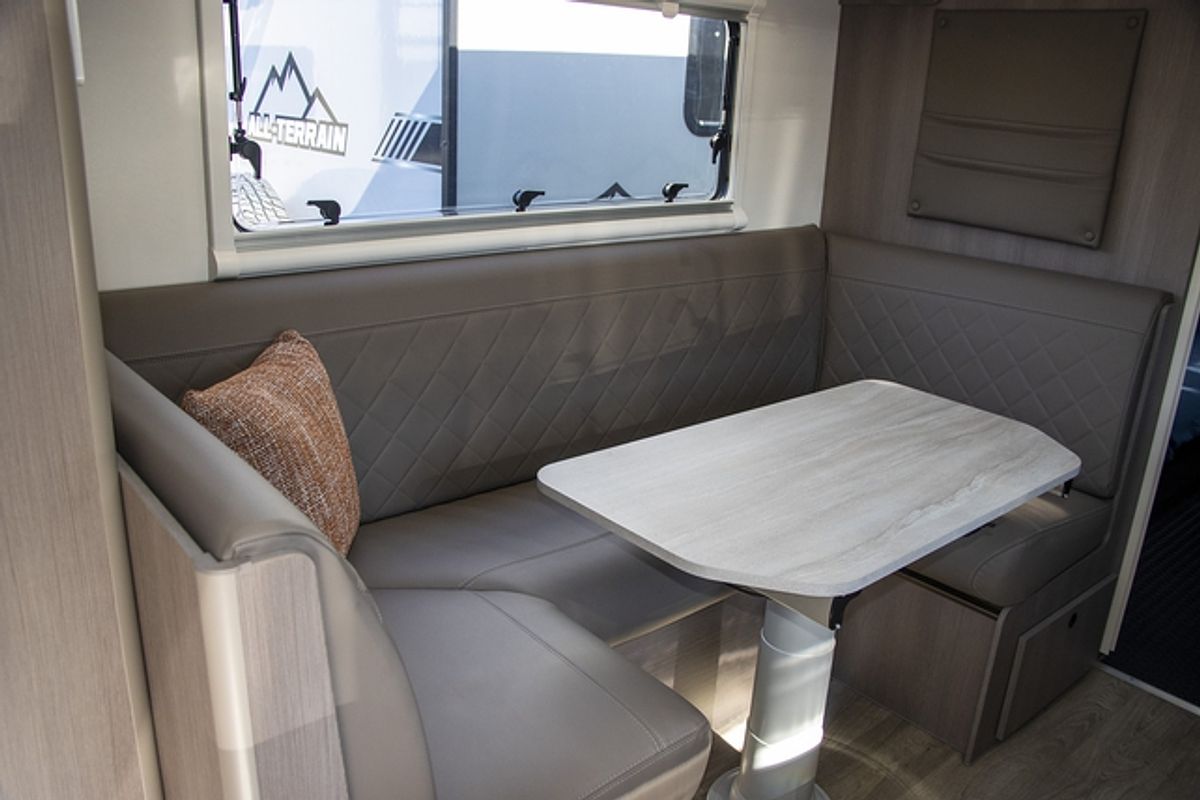 2024 Jayco BASE STATION CARAVAN 24.75-6.4T.BS-MY24