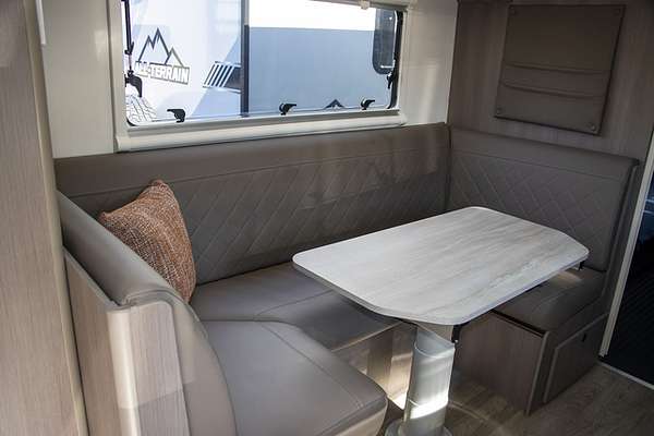 2024 Jayco BASE STATION CARAVAN 24.75-6.4T.BS-MY24