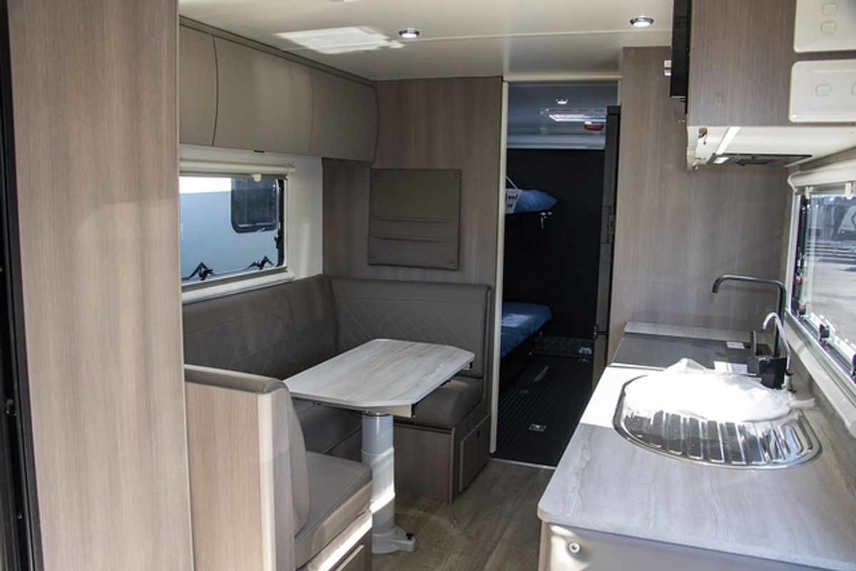 2024 Jayco BASE STATION CARAVAN 24.75-6.4T.BS-MY24
