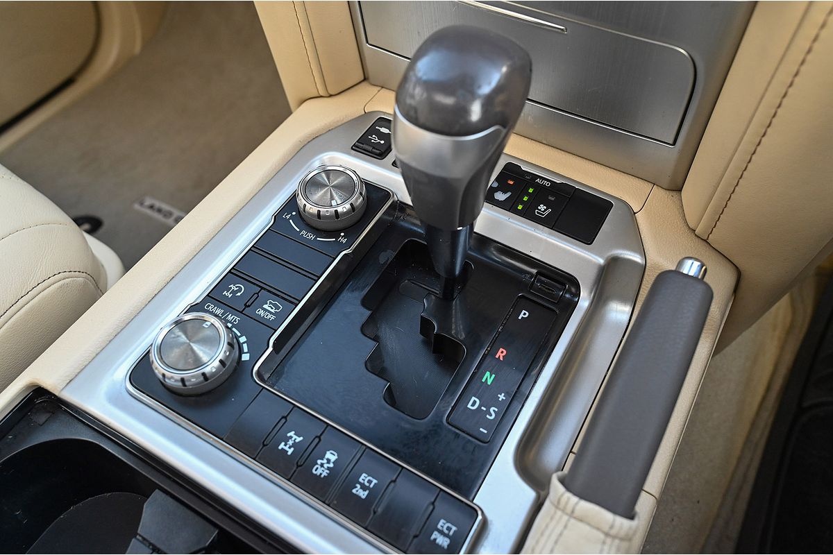 2016 Toyota Landcruiser Sahara VDJ200R