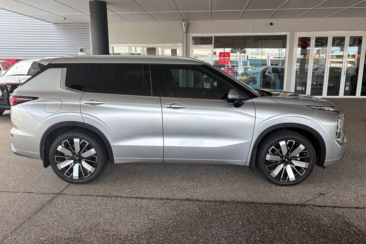 2025 Mitsubishi Outlander Exceed ZM