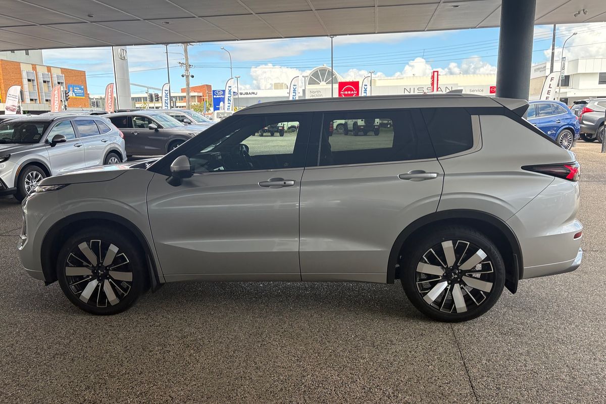 2025 Mitsubishi Outlander Exceed ZM