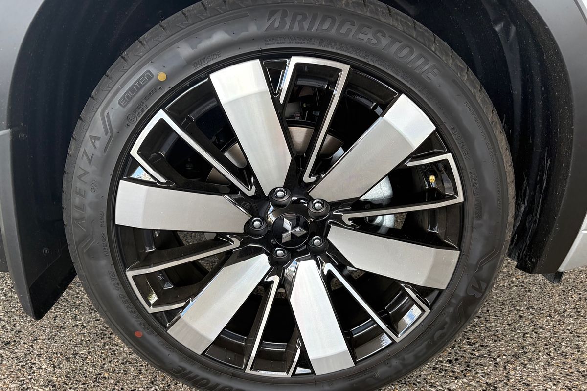 2025 Mitsubishi Outlander Exceed ZM