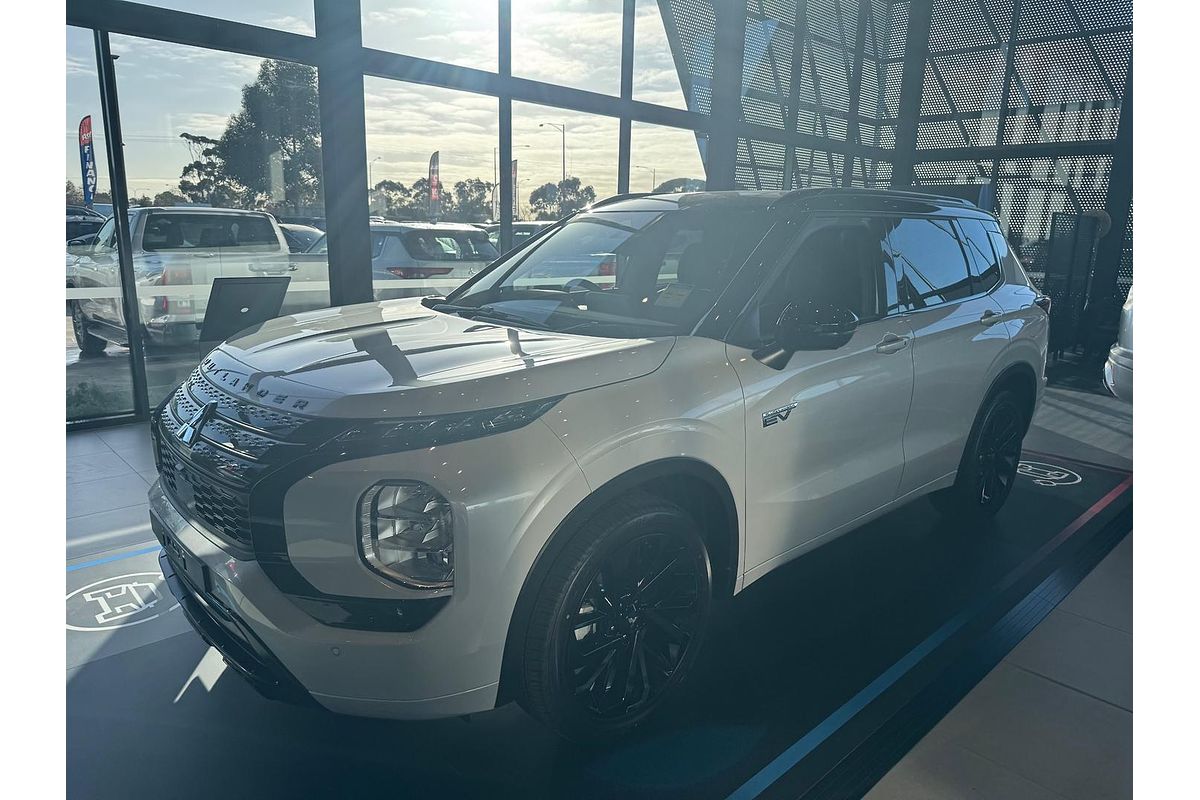 2024 Mitsubishi Outlander PHEV GSR ZM