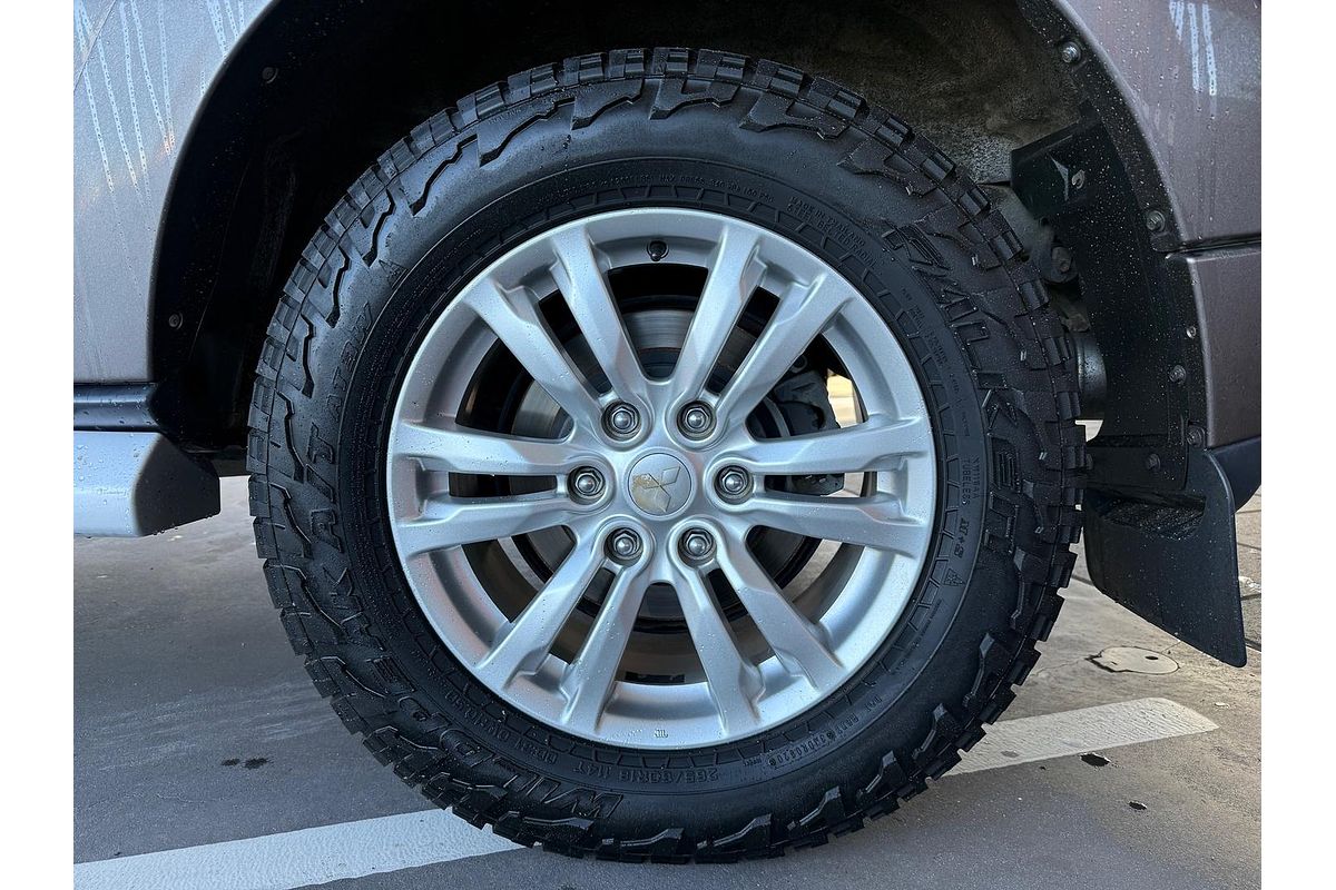 2014 Mitsubishi Pajero Exceed NX