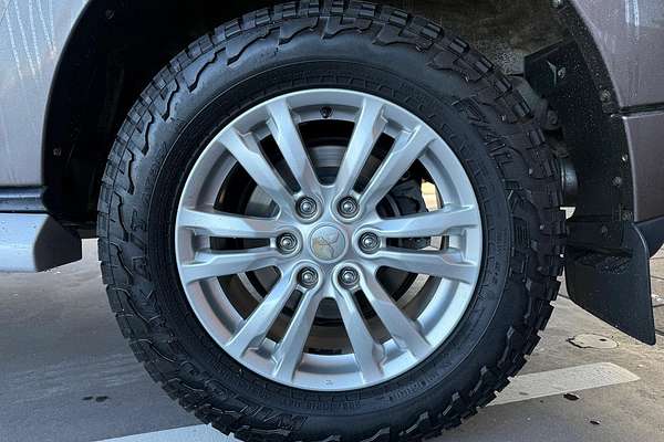 2014 Mitsubishi Pajero Exceed NX