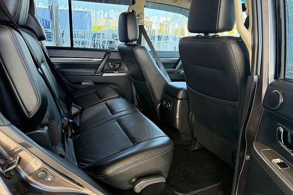 2014 Mitsubishi Pajero Exceed NX