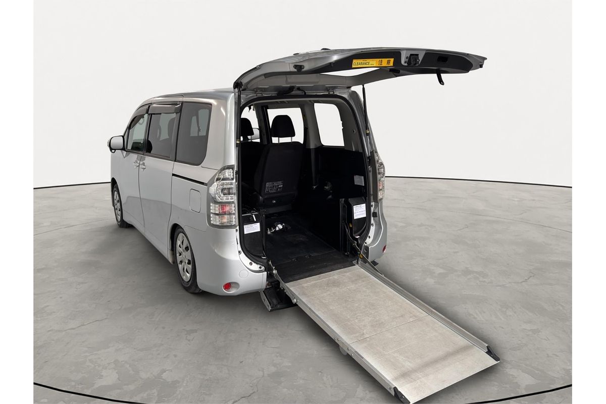 2011 Toyota Noah X L SELECTION SLOPE TYPE 1 ZZR70G