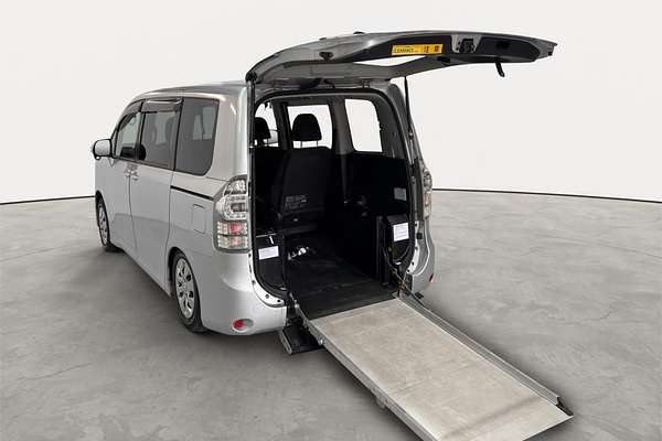 2011 Toyota Noah X L SELECTION SLOPE TYPE 1 ZZR70G