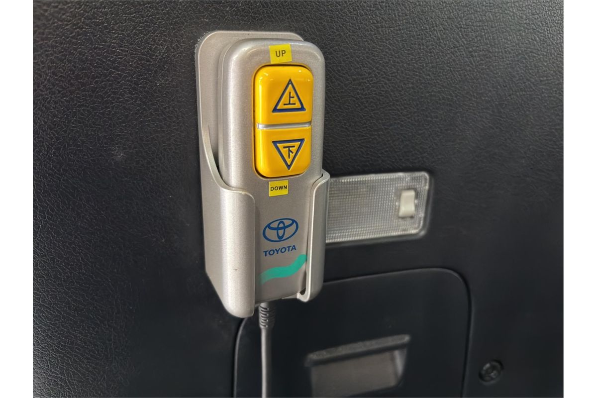 2011 Toyota Noah X L SELECTION SLOPE TYPE 1 ZZR70G