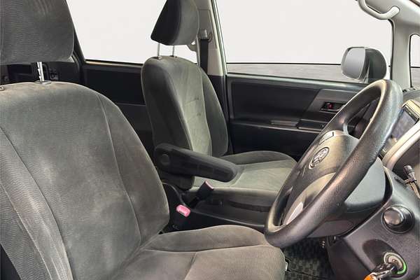 2011 Toyota Noah X L SELECTION SLOPE TYPE 1 ZZR70G