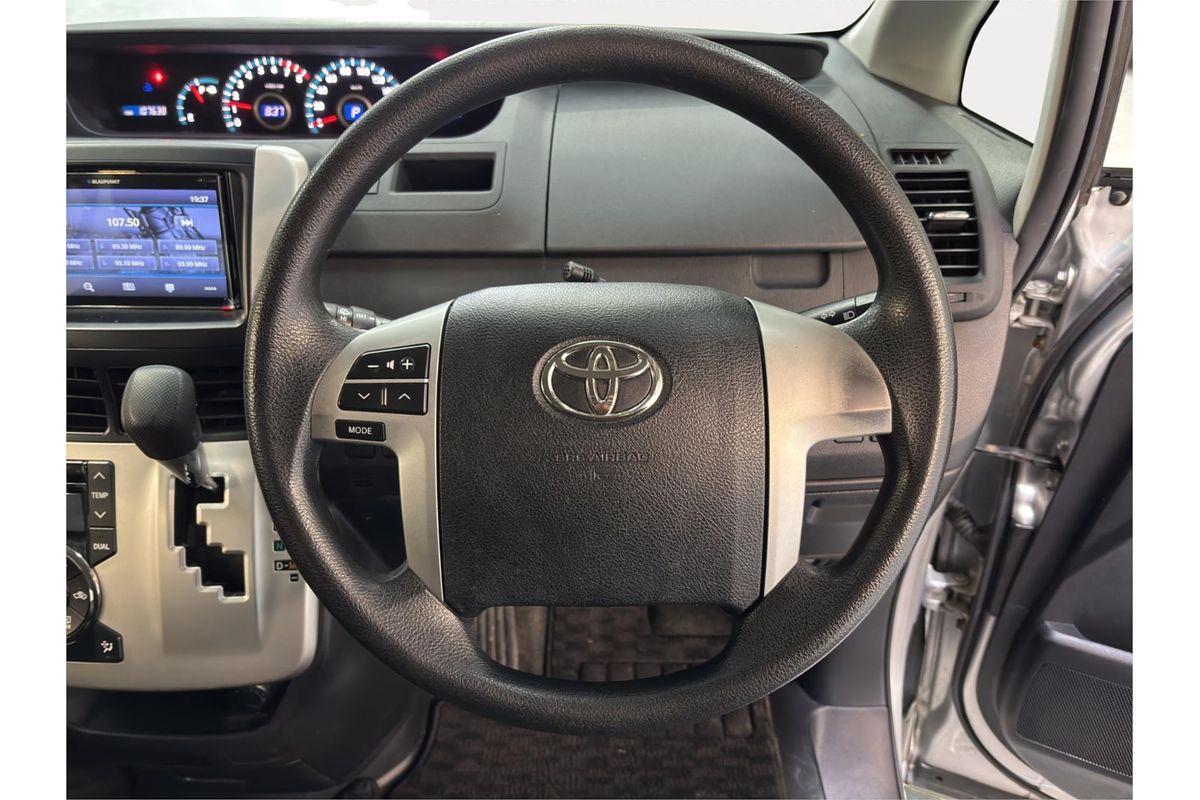 2011 Toyota Noah X L SELECTION SLOPE TYPE 1 ZZR70G