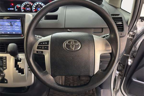 2011 Toyota Noah X L SELECTION SLOPE TYPE 1 ZZR70G