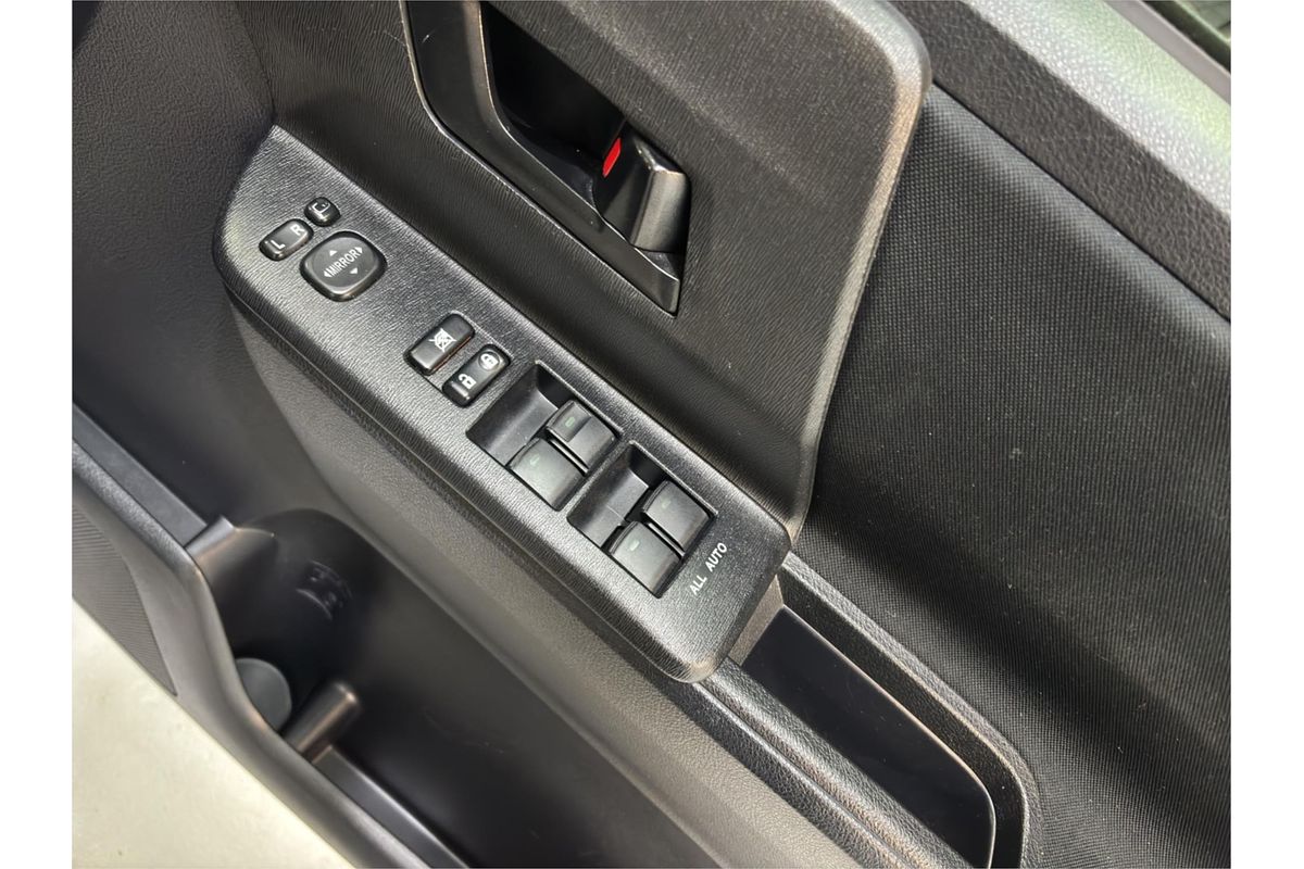 2011 Toyota Noah X L SELECTION SLOPE TYPE 1 ZZR70G