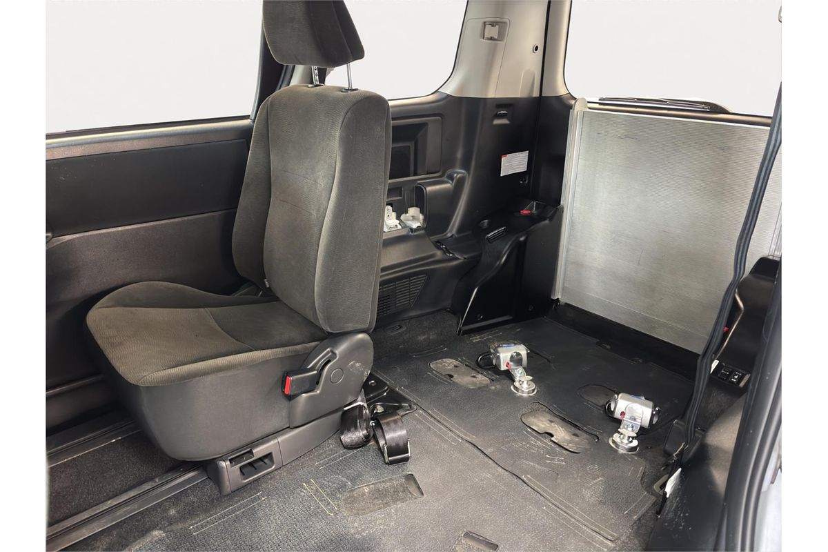 2011 Toyota Noah X L SELECTION SLOPE TYPE 1 ZZR70G