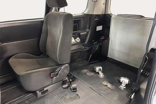 2011 Toyota Noah X L SELECTION SLOPE TYPE 1 ZZR70G