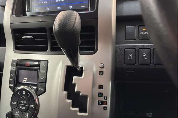2011 Toyota Noah X L SELECTION SLOPE TYPE 1 ZZR70G