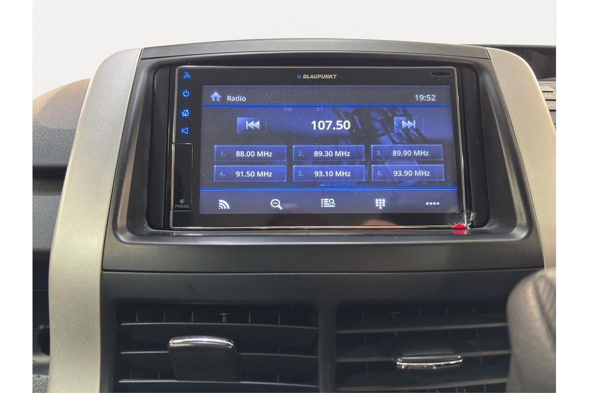 2011 Toyota Noah X L SELECTION SLOPE TYPE 1 ZZR70G