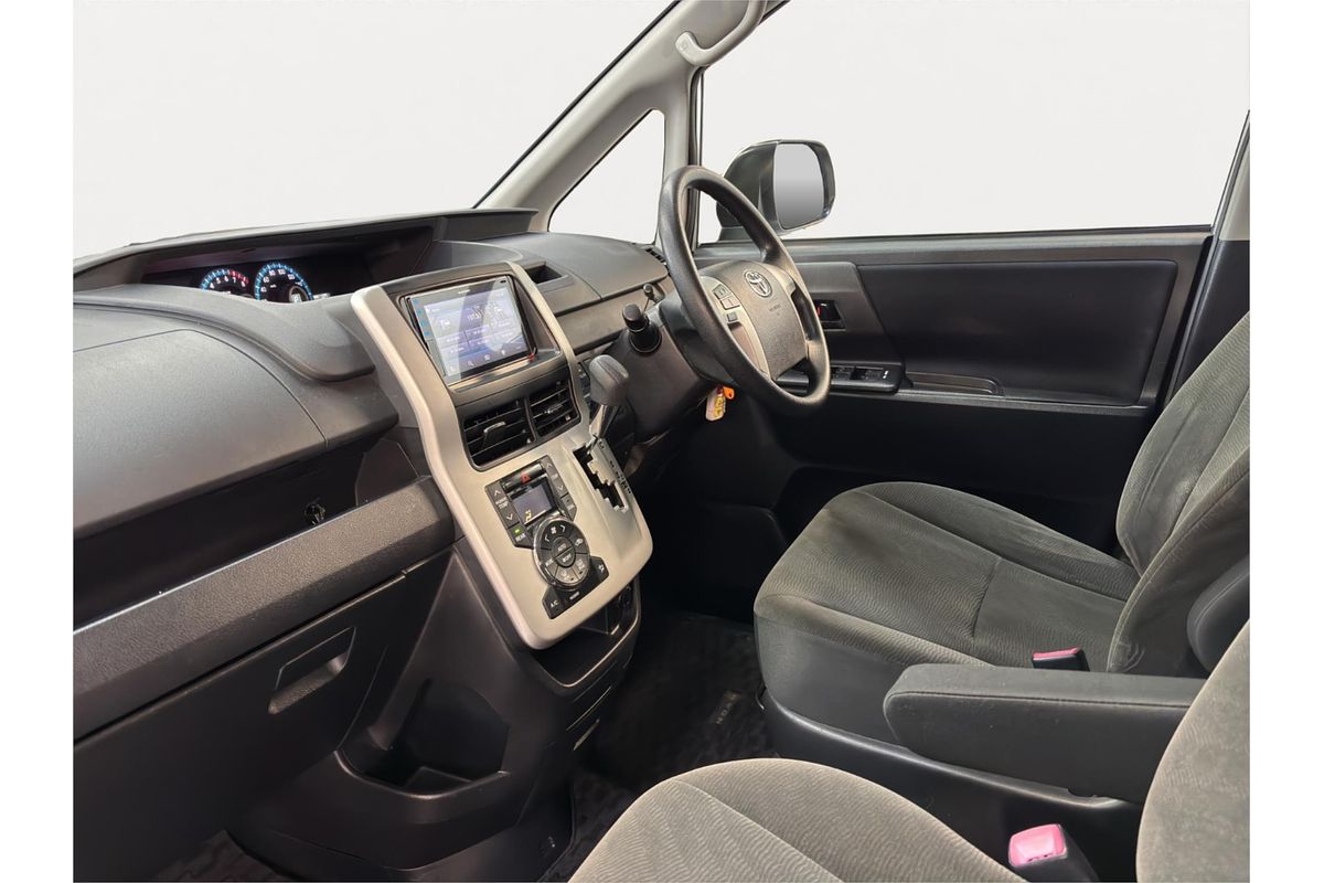 2011 Toyota Noah X L SELECTION SLOPE TYPE 1 ZZR70G
