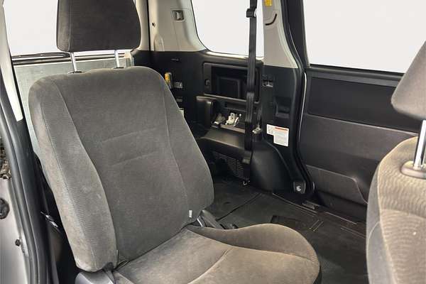 2011 Toyota Noah X L SELECTION SLOPE TYPE 1 ZZR70G