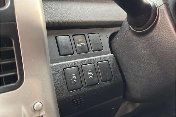 2011 Toyota Noah X L SELECTION SLOPE TYPE 1 ZZR70G