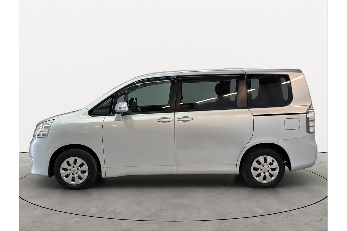 2011 Toyota Noah X L SELECTION SLOPE TYPE 1 ZZR70G