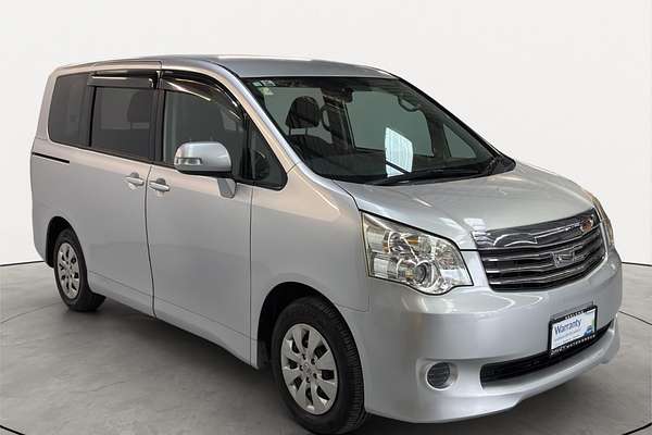 2011 Toyota Noah X L SELECTION SLOPE TYPE 1 ZZR70G