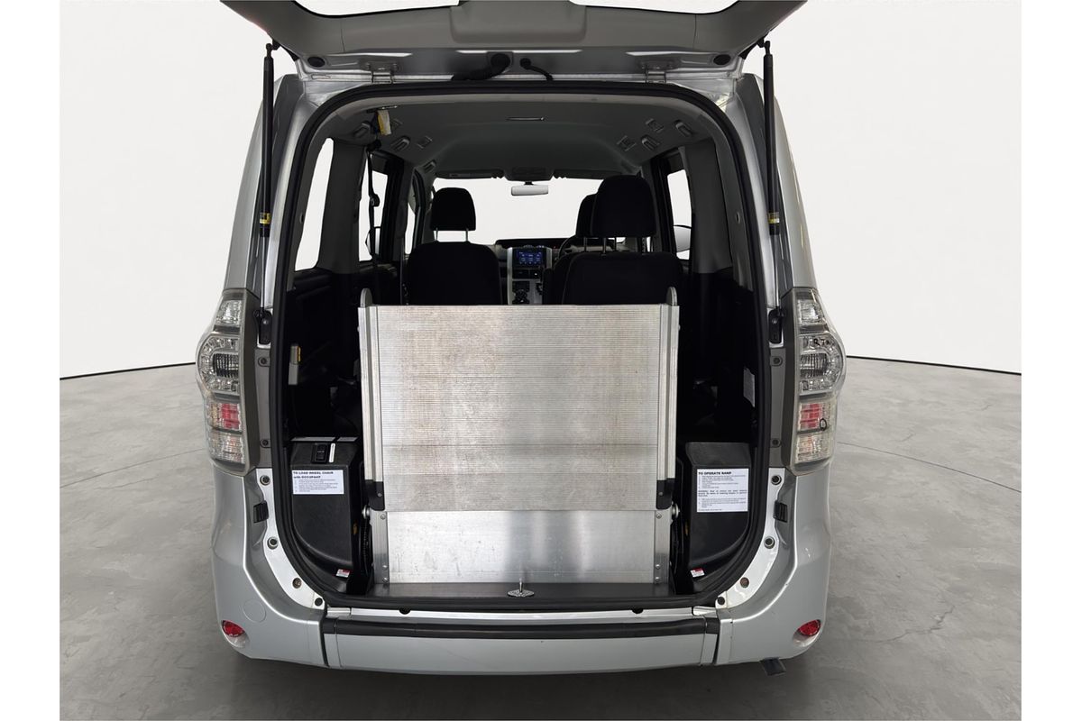 2011 Toyota Noah X L SELECTION SLOPE TYPE 1 ZZR70G