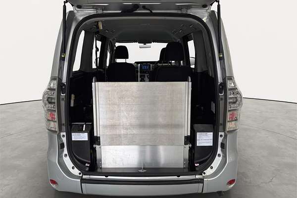 2011 Toyota Noah X L SELECTION SLOPE TYPE 1 ZZR70G