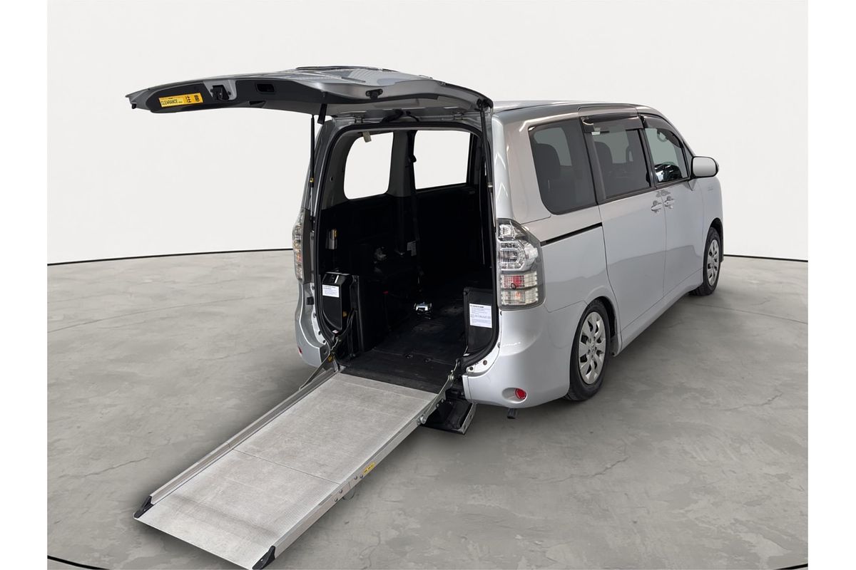 2011 Toyota Noah X L SELECTION SLOPE TYPE 1 ZZR70G