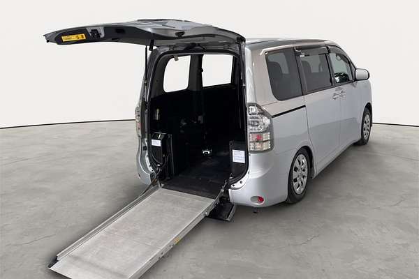 2011 Toyota Noah X L SELECTION SLOPE TYPE 1 ZZR70G