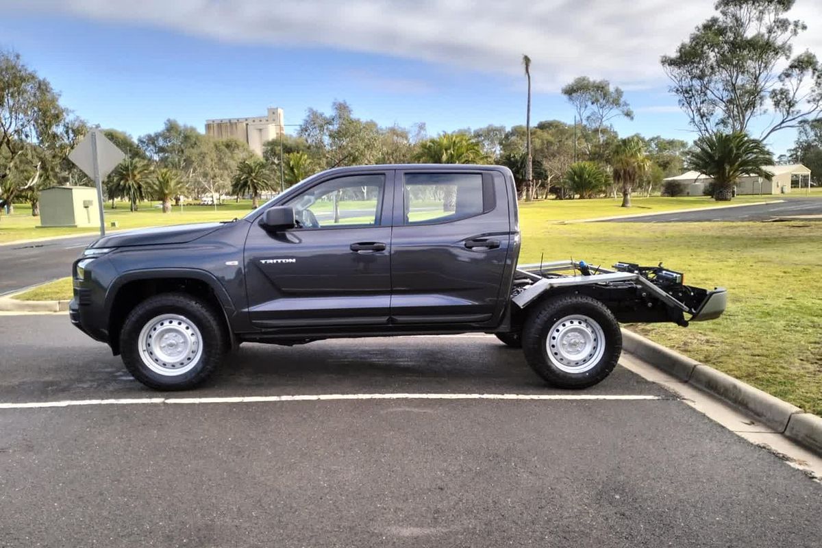 2025 Mitsubishi Triton GLX MV 4X4