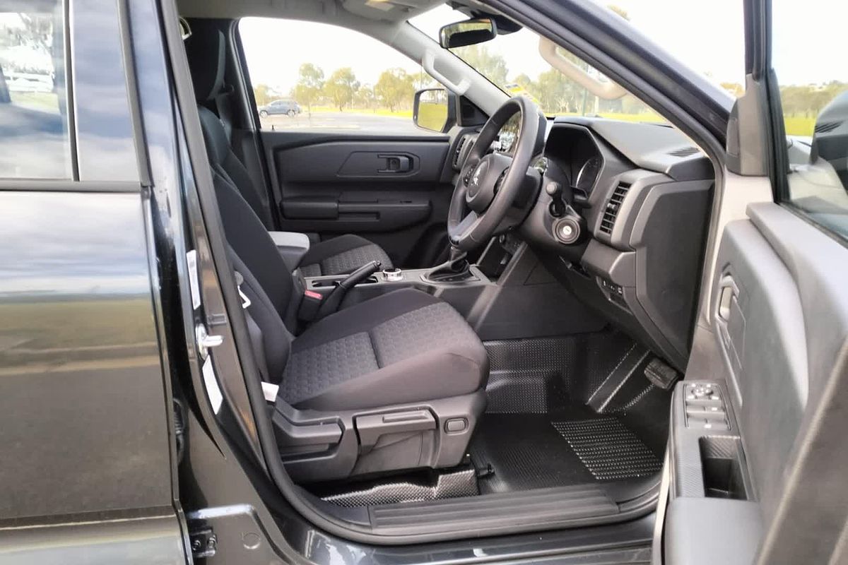 2025 Mitsubishi Triton GLX MV 4X4