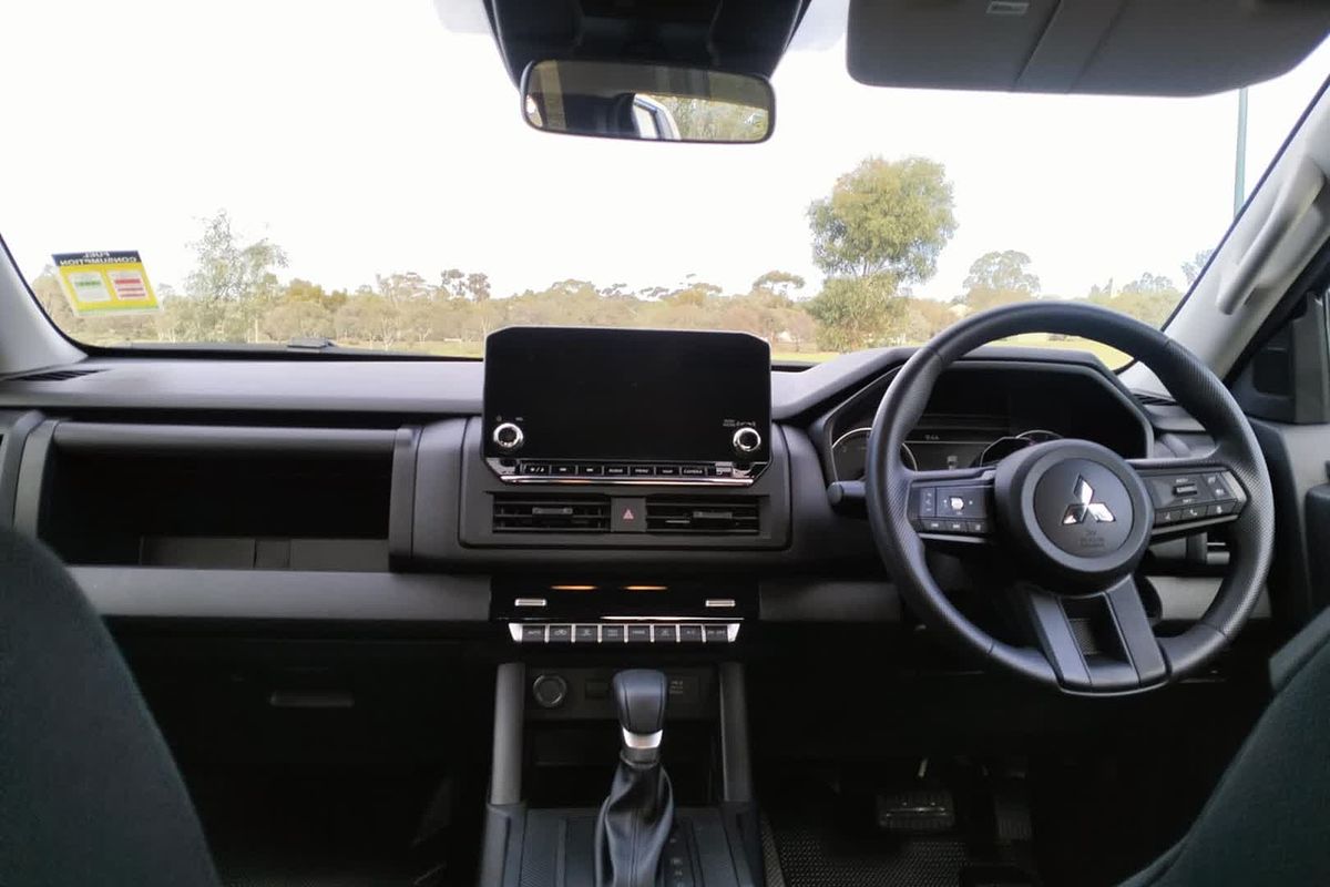 2025 Mitsubishi Triton GLX MV 4X4