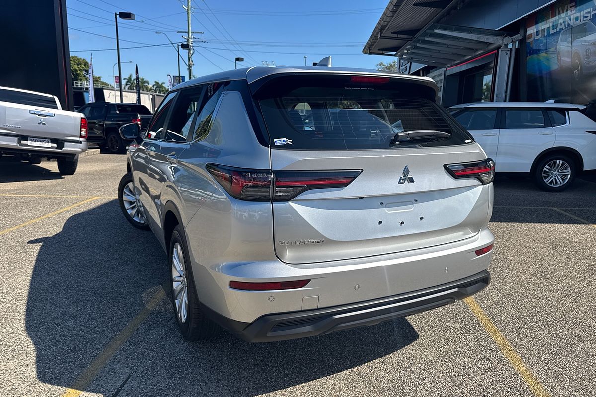 2025 Mitsubishi Outlander ES ZM