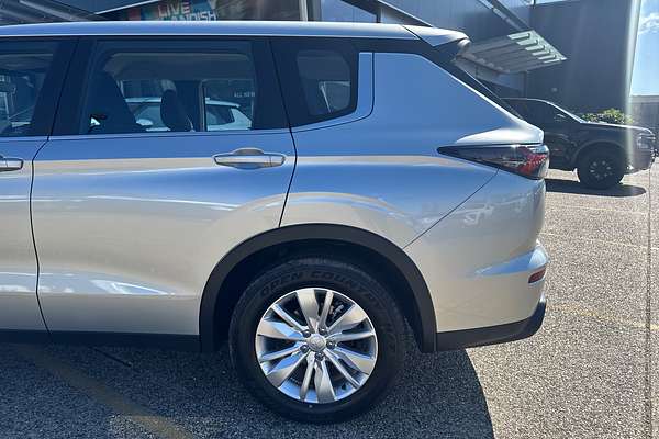 2025 Mitsubishi Outlander ES ZM