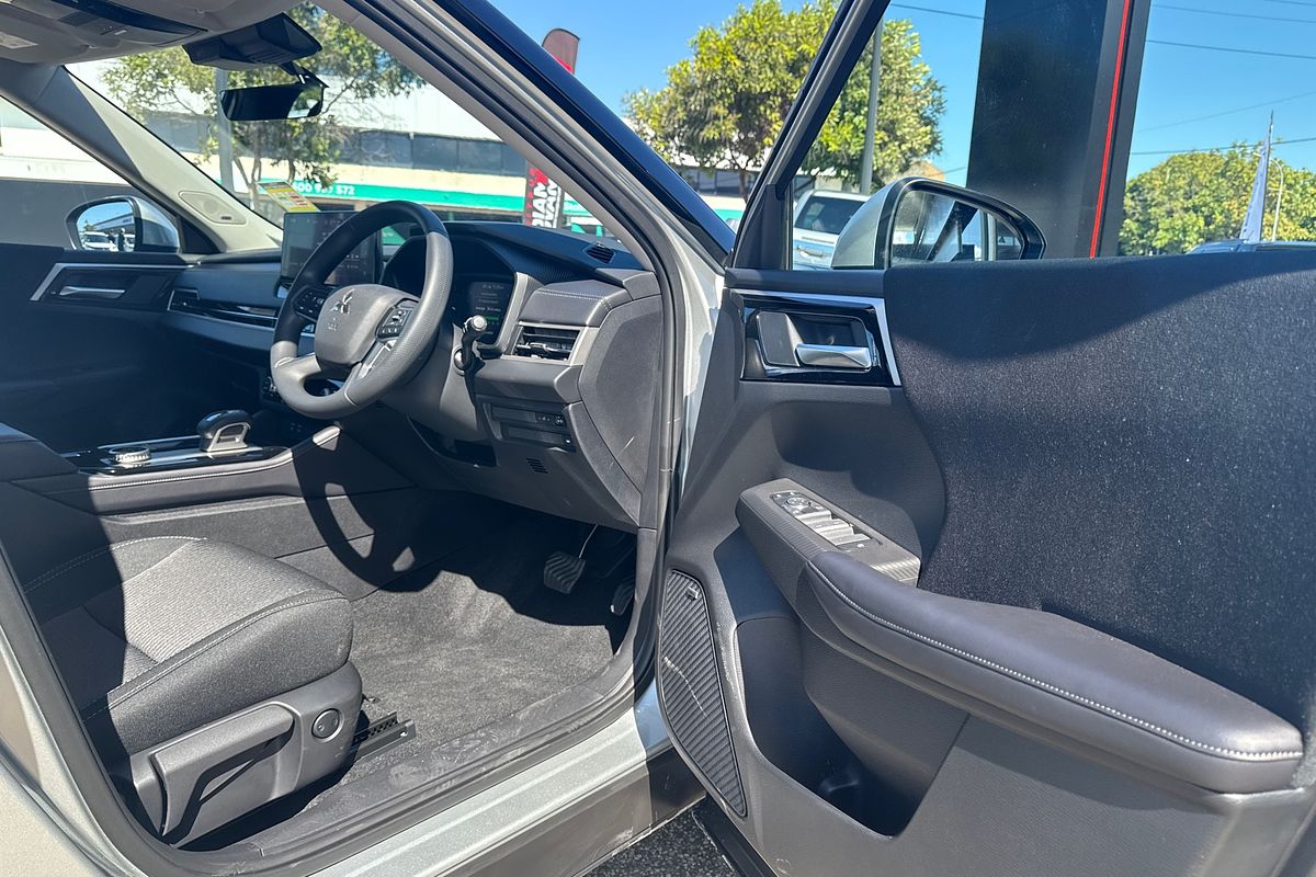 2025 Mitsubishi Outlander ES ZM