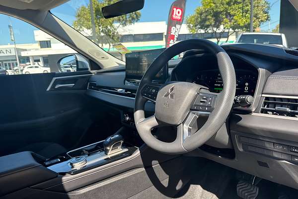 2025 Mitsubishi Outlander ES ZM