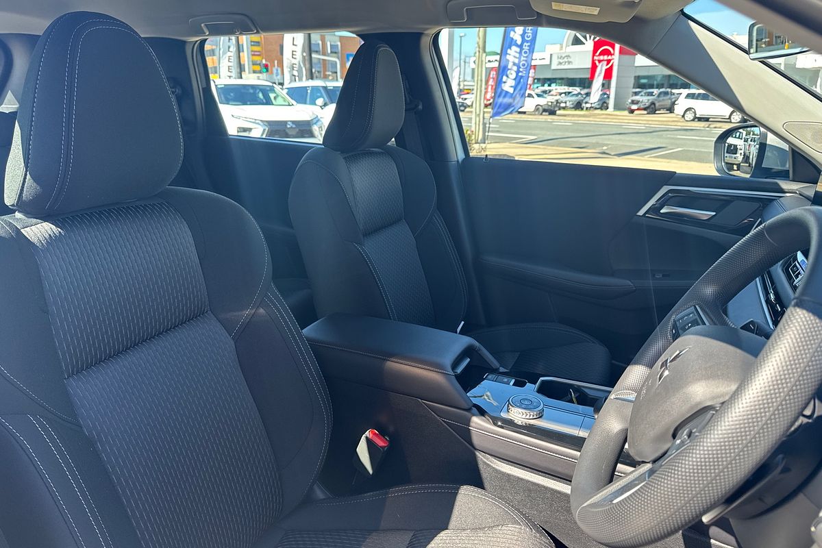 2025 Mitsubishi Outlander ES ZM