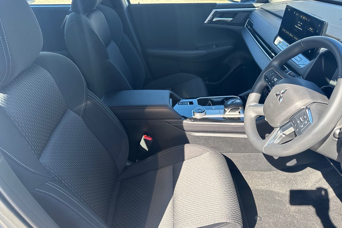 2025 Mitsubishi Outlander ES ZM