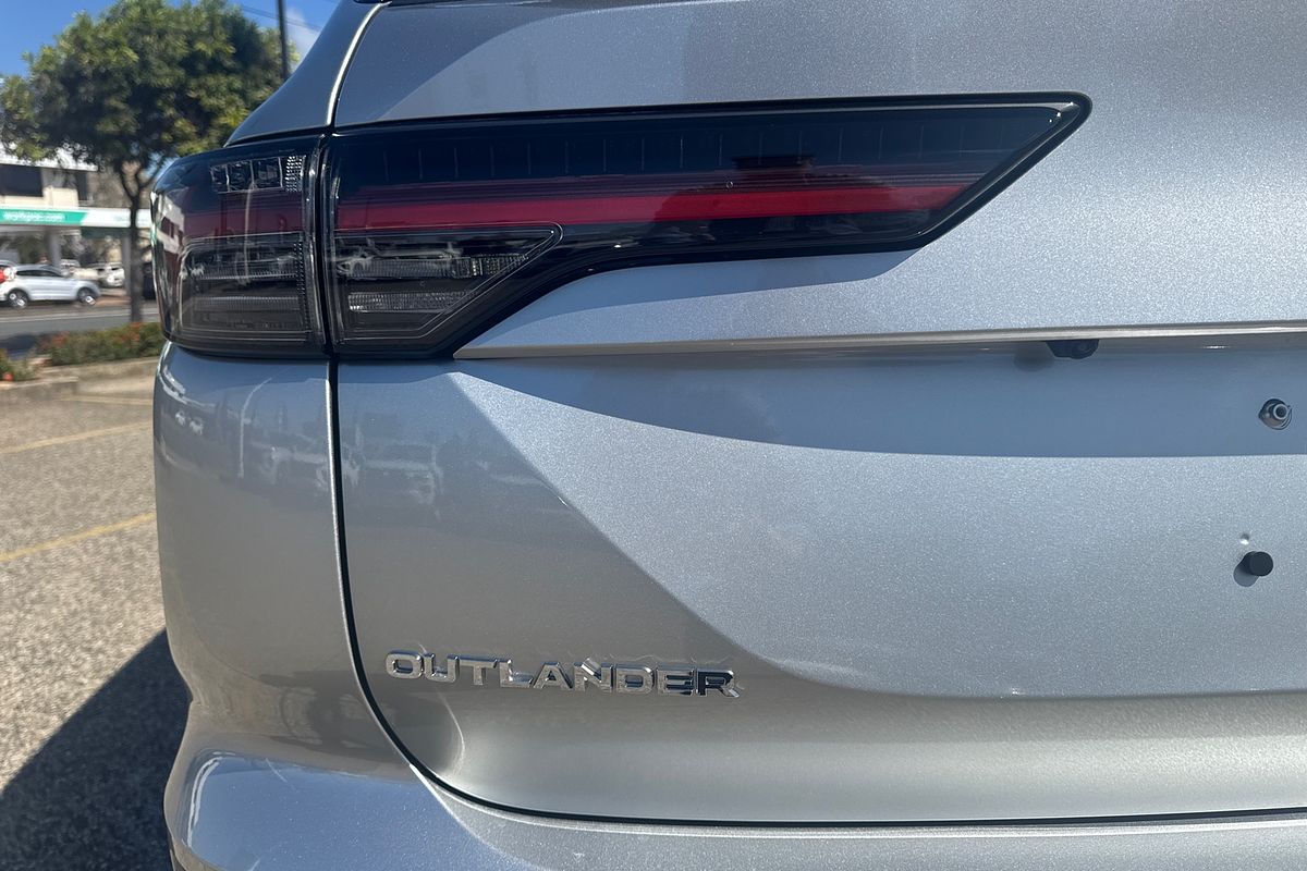 2025 Mitsubishi Outlander ES ZM