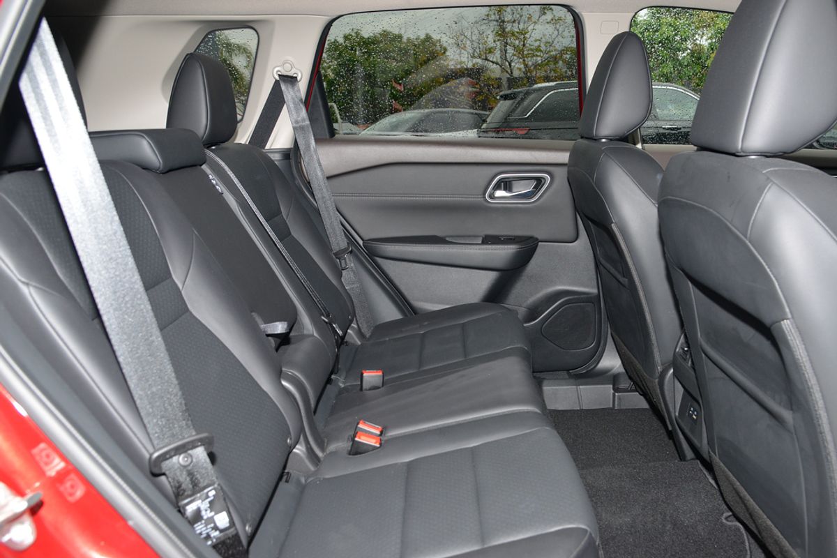 2024 Nissan X-TRAIL ST-L T33