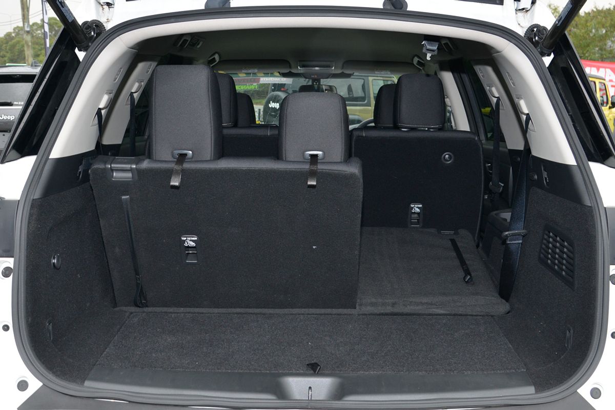 2024 Nissan Pathfinder ST-L R53