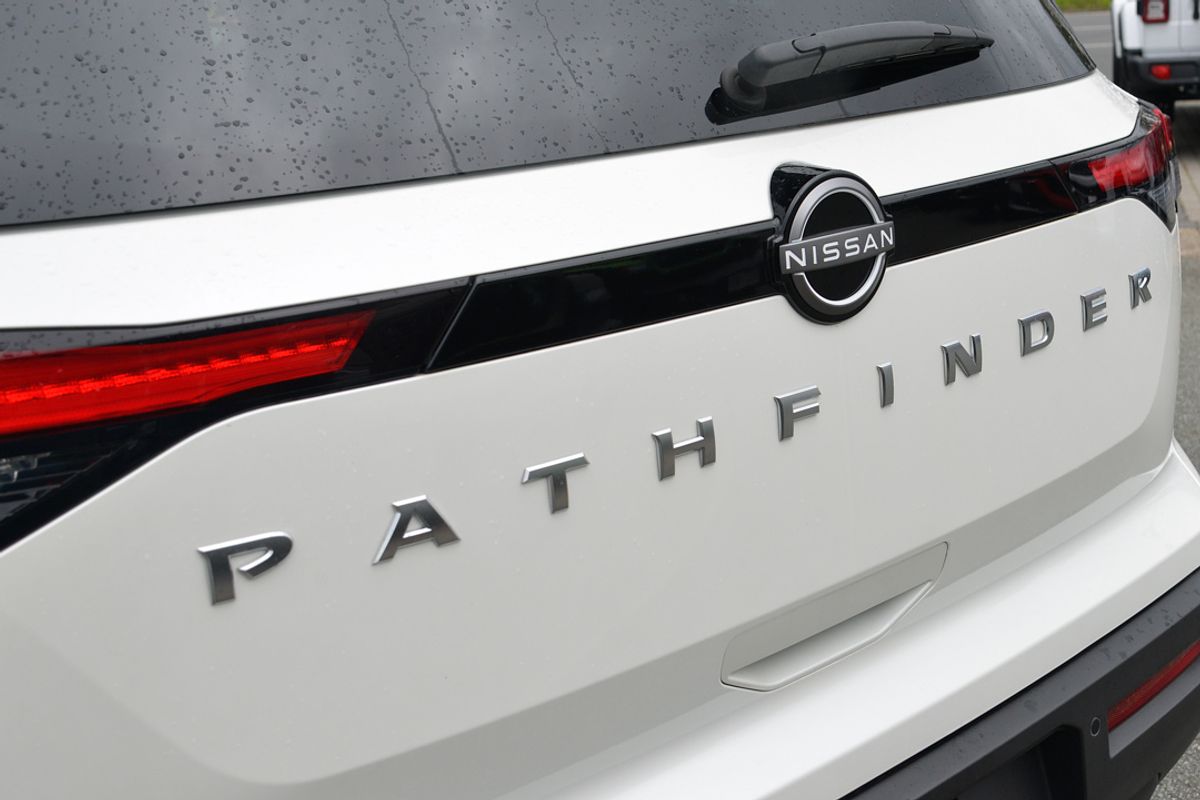 2024 Nissan Pathfinder ST-L R53